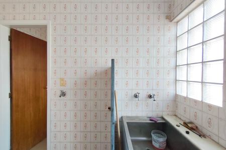 Casa à venda com 388m², 5 quartos e 14 vagas Casa à venda com 388m², 5 quartos e 14 vagasÁrea de Serviço