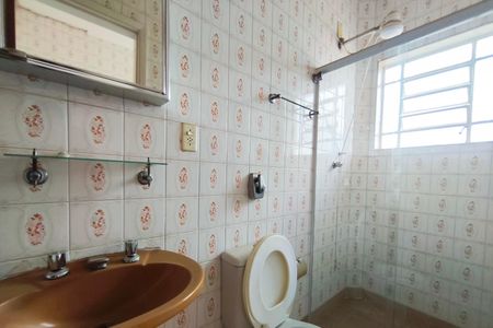 Casa à venda com 388m², 5 quartos e 14 vagas Casa à venda com 388m², 5 quartos e 14 vagasBanheiro de serviço