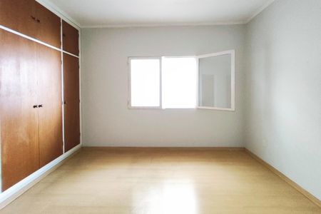 Casa à venda com 388m², 5 quartos e 14 vagas Casa à venda com 388m², 5 quartos e 14 vagasQuarto Suíte