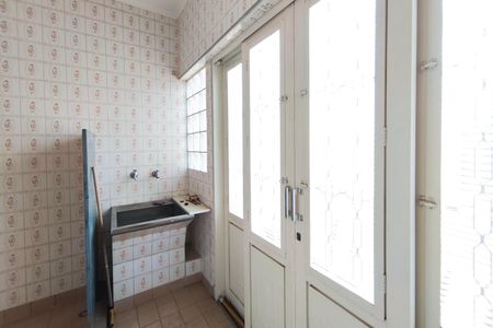 Casa à venda com 388m², 5 quartos e 14 vagas Casa à venda com 388m², 5 quartos e 14 vagasÁrea de Serviço