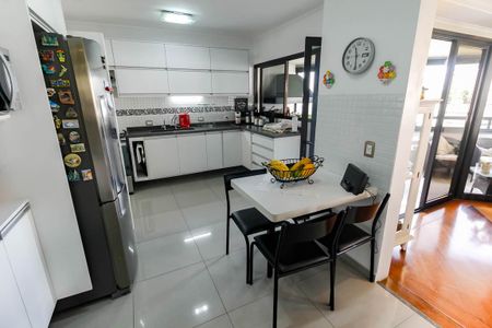 Apartamento à venda com 197m², 3 quartos e 3 vagasCozinha 