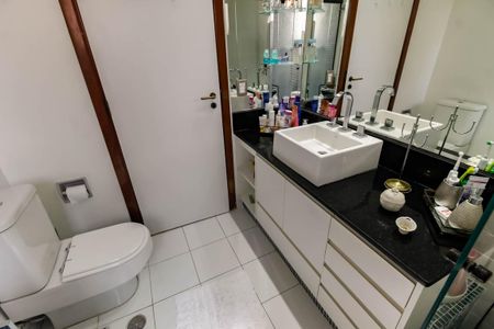 Apartamento à venda com 197m², 3 quartos e 3 vagasBanheiro da Suíte 2