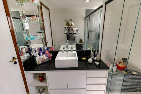 Apartamento à venda com 197m², 3 quartos e 3 vagasBanheiro da Suíte 2