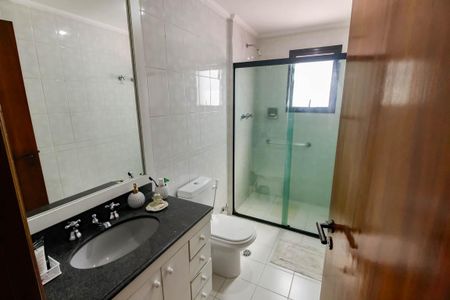 Apartamento à venda com 197m², 3 quartos e 3 vagasBanheiro da Suíte 1