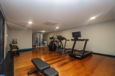 Apartamento para alugar com 203m², 3 quartos e 4 vagas Apartamento para alugar com 203m², 3 quartos e 4 vagasÁrea comum - Academia