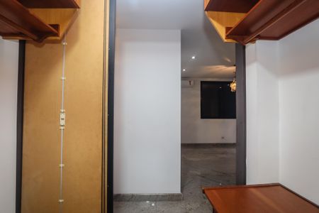 Apartamento para alugar com 203m², 3 quartos e 4 vagas Apartamento para alugar com 203m², 3 quartos e 4 vagasCloset da Suíte