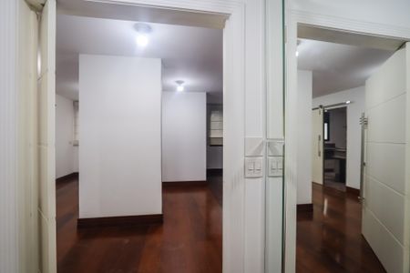 Apartamento para alugar com 203m², 3 quartos e 4 vagas Apartamento para alugar com 203m², 3 quartos e 4 vagasÁrea comum - Hall Social