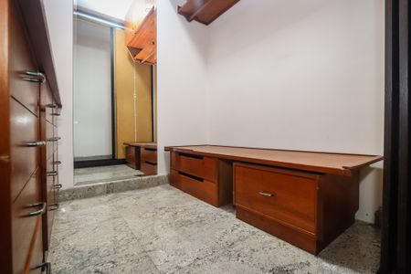 Apartamento para alugar com 203m², 3 quartos e 4 vagas Apartamento para alugar com 203m², 3 quartos e 4 vagasCloset da Suíte