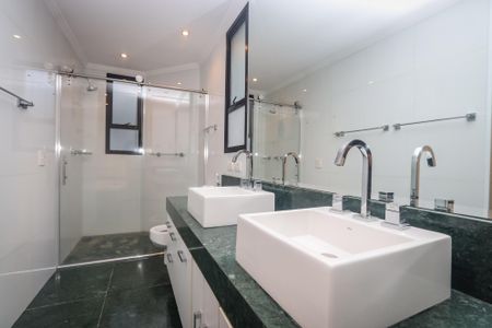 Apartamento para alugar com 203m², 3 quartos e 4 vagas Apartamento para alugar com 203m², 3 quartos e 4 vagasBanheiro da Suíte