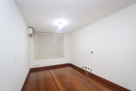 Apartamento para alugar com 203m², 3 quartos e 4 vagas Apartamento para alugar com 203m², 3 quartos e 4 vagasSala de Jantar