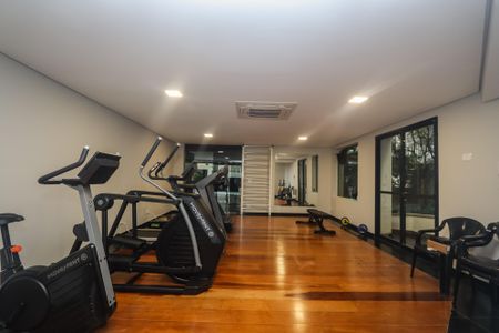 Apartamento para alugar com 203m², 3 quartos e 4 vagas Apartamento para alugar com 203m², 3 quartos e 4 vagasÁrea comum - Academia