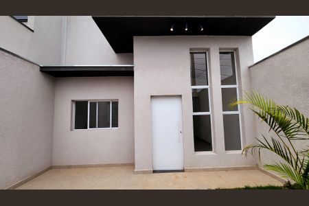 Casa à venda com 74m², 3 quartos e 1 vaga Casa à venda com 74m², 3 quartos e 1 vagaFachada