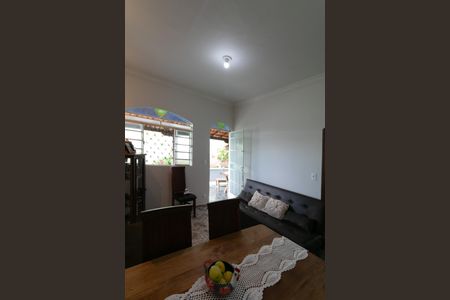 Casa à venda com 560m², 3 quartos e 2 vagas Casa à venda com 560m², 3 quartos e 2 vagasSala