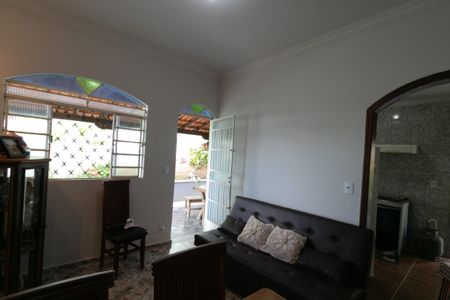 Casa à venda com 560m², 3 quartos e 2 vagas Casa à venda com 560m², 3 quartos e 2 vagasSala