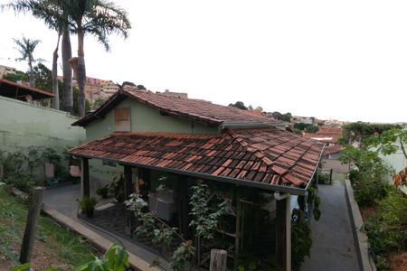 Casa à venda com 560m², 3 quartos e 2 vagas Casa à venda com 560m², 3 quartos e 2 vagasÁrea Externa