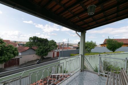 Casa à venda com 560m², 3 quartos e 2 vagas Casa à venda com 560m², 3 quartos e 2 vagasVaranda