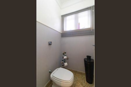 Casa de condomínio à venda com 370m², 4 quartos e 4 vagasLavabo