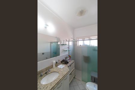 Casa de condomínio à venda com 370m², 4 quartos e 4 vagasBanheiro da Suíte 4