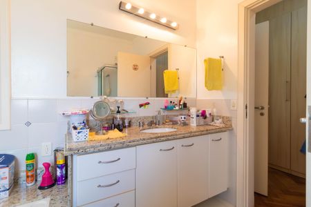 Casa de condomínio à venda com 370m², 4 quartos e 4 vagasBanheiro da Suíte 1