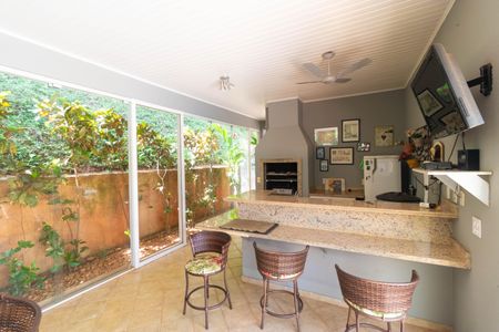 Casa de condomínio à venda com 370m², 4 quartos e 4 vagasChurrasqueira