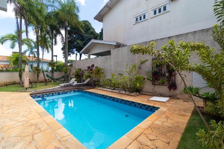 Casa de condomínio à venda com 370m², 4 quartos e 4 vagasPiscina