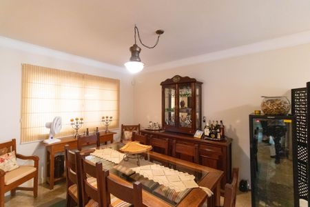 Casa de condomínio à venda com 370m², 4 quartos e 4 vagasSala