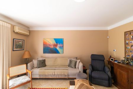 Casa de condomínio à venda com 370m², 4 quartos e 4 vagasSala