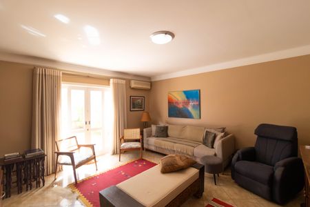 Casa de condomínio à venda com 370m², 4 quartos e 4 vagasSala