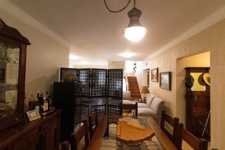 Casa de condomínio à venda com 370m², 4 quartos e 4 vagasSala