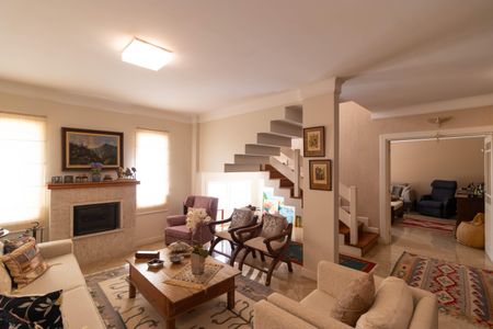 Casa de condomínio à venda com 370m², 4 quartos e 4 vagasSala