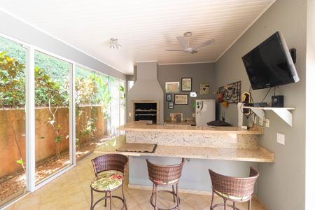 Casa de condomínio à venda com 370m², 4 quartos e 4 vagasChurrasqueira