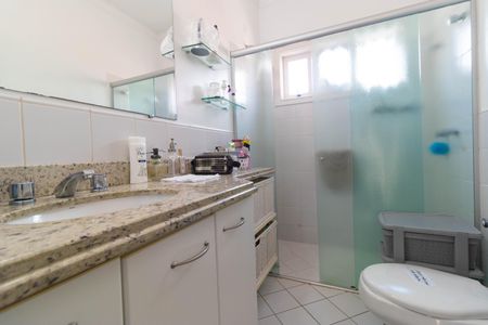 Casa de condomínio à venda com 370m², 4 quartos e 4 vagasBanheiro da Suíte 4