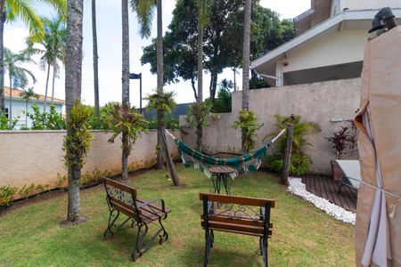 Casa de condomínio à venda com 370m², 4 quartos e 4 vagasQuintal