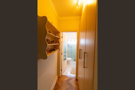 Casa de condomínio à venda com 370m², 4 quartos e 4 vagasCloset da Suíte 3