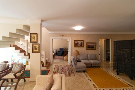 Casa de condomínio à venda com 370m², 4 quartos e 4 vagasSala