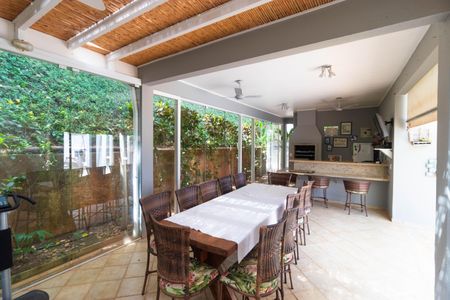 Casa de condomínio à venda com 370m², 4 quartos e 4 vagasChurrasqueira