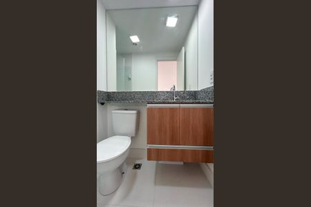 Apartamento à venda com 47m², 2 quartos e 1 vaga Apartamento à venda com 47m², 2 quartos e 1 vagaBanheiro Social