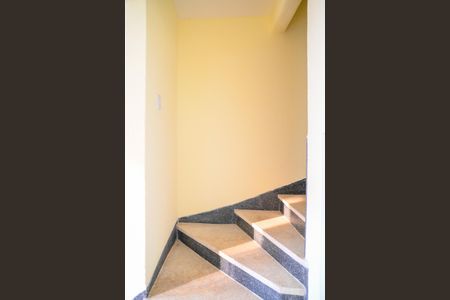 Casa para alugar com 119m², 3 quartos e 2 vagasEscada