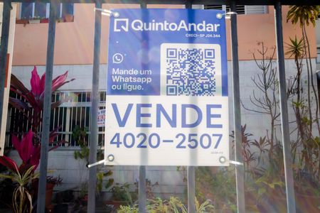 Casa à venda com 250m², 3 quartos e 6 vagas Casa à venda com 250m², 3 quartos e 6 vagasPlaca
