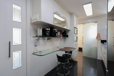 Apartamento à venda com 136m², 3 quartos e 2 vagas Apartamento à venda com 136m², 3 quartos e 2 vagasCozinha