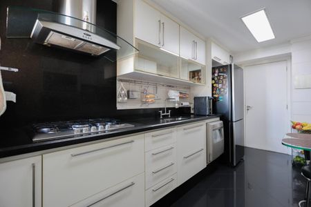 Apartamento à venda com 136m², 3 quartos e 2 vagas Apartamento à venda com 136m², 3 quartos e 2 vagasCozinha