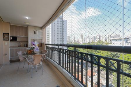 Apartamento à venda com 136m², 3 quartos e 2 vagas Apartamento à venda com 136m², 3 quartos e 2 vagasVaranda gourmet