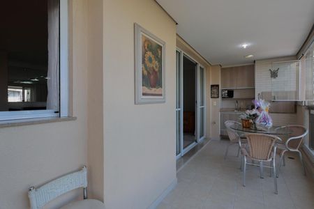 Apartamento à venda com 136m², 3 quartos e 2 vagas Apartamento à venda com 136m², 3 quartos e 2 vagasVaranda gourmet