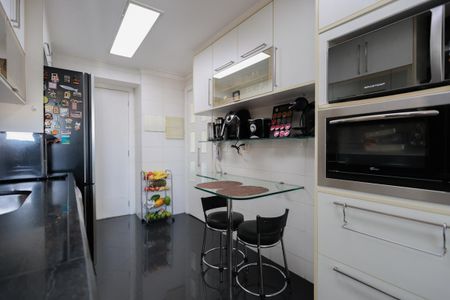 Apartamento à venda com 136m², 3 quartos e 2 vagas Apartamento à venda com 136m², 3 quartos e 2 vagasCozinha