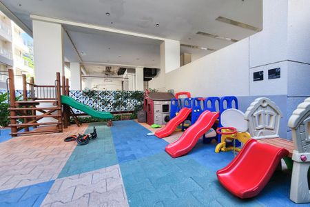 Apartamento à venda com 75m², 2 quartos e 1 vaga Apartamento à venda com 75m², 2 quartos e 1 vagaÁrea comum - Playground