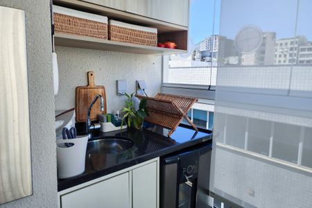Apartamento à venda com 75m², 2 quartos e 1 vaga Apartamento à venda com 75m², 2 quartos e 1 vagaVaranda