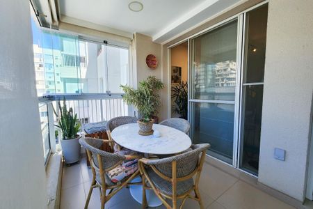 Apartamento à venda com 75m², 2 quartos e 1 vaga Apartamento à venda com 75m², 2 quartos e 1 vagaVaranda