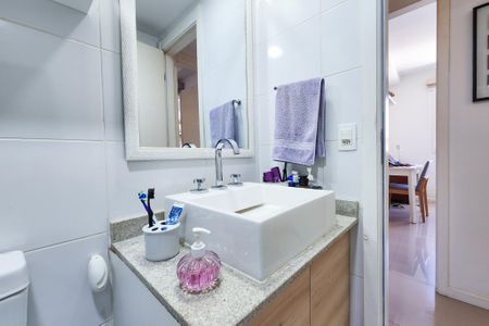 Apartamento à venda com 75m², 2 quartos e 1 vaga Apartamento à venda com 75m², 2 quartos e 1 vagaBanheiro