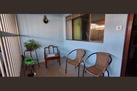 Casa à venda com 193m², 3 quartos e 3 vagas Casa à venda com 193m², 3 quartos e 3 vagasEntrada