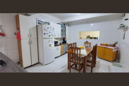 Casa à venda com 193m², 3 quartos e 3 vagas Casa à venda com 193m², 3 quartos e 3 vagasCozinha